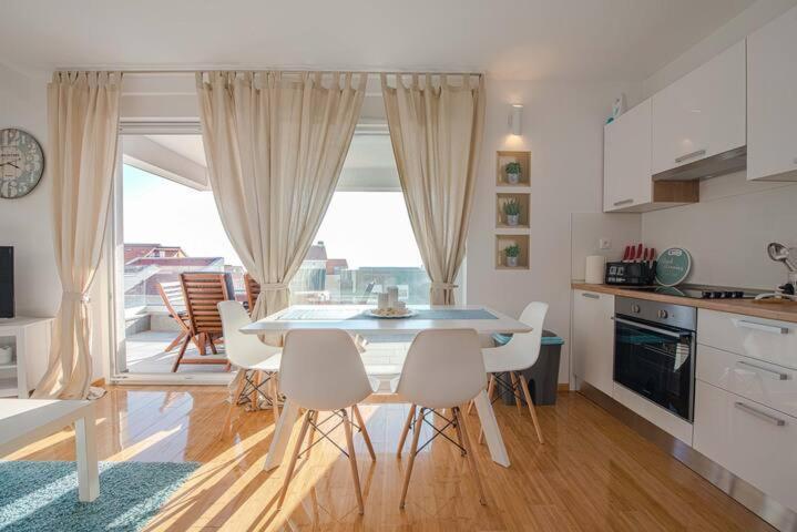 Blue sky, modern sea view apartment Novalja Exterior foto