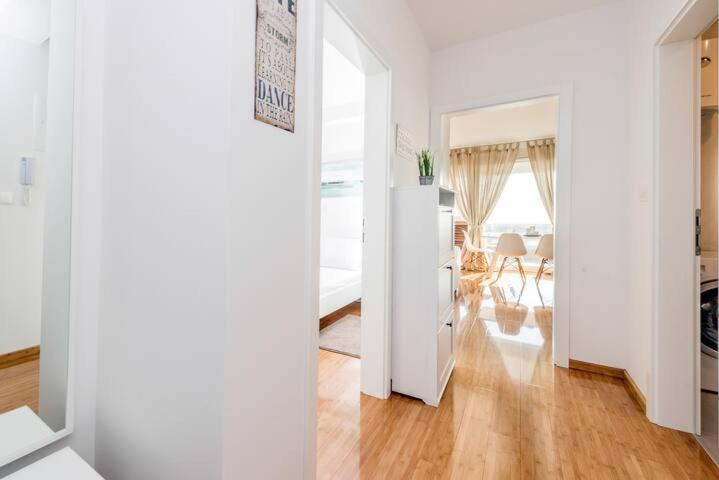 Blue sky, modern sea view apartment Novalja Exterior foto