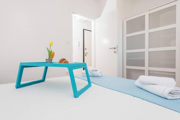 Blue sky, modern sea view apartment Novalja Exterior foto